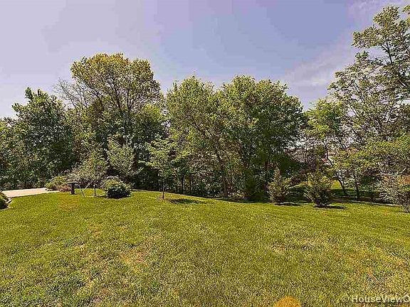 3rd image of 2860 Breckenridge Dr