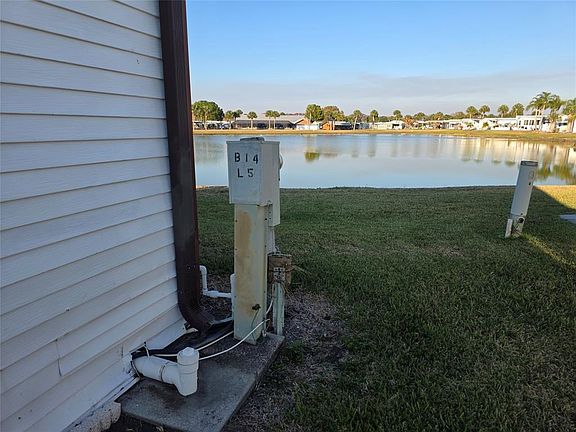 5th image of 6641 SE 53rd Ln