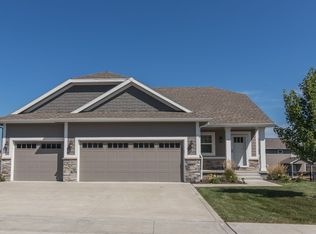 808 S 93rd St, West Des Moines, IA 50266