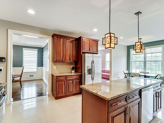 4th image of 39-39A Canary Dr