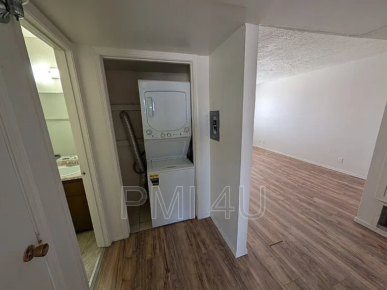 95 Darlene Rd SE #B — Photo 9