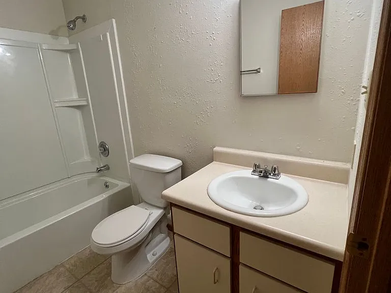 615 Portsmouth Dr — Photo 9