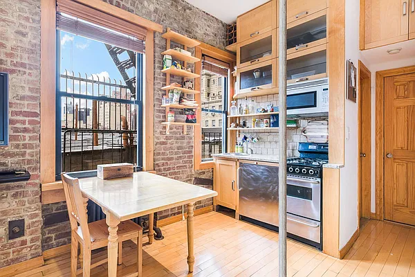 Sold by Nest Seekers International | media 7