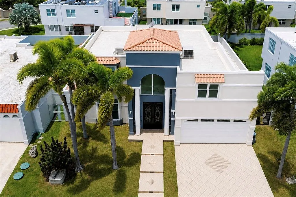 4 bed, 2.5 bath, 2100 sqft, $2,500 — Photo 1