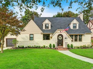 30 Horton St, Malverne, NY 11565