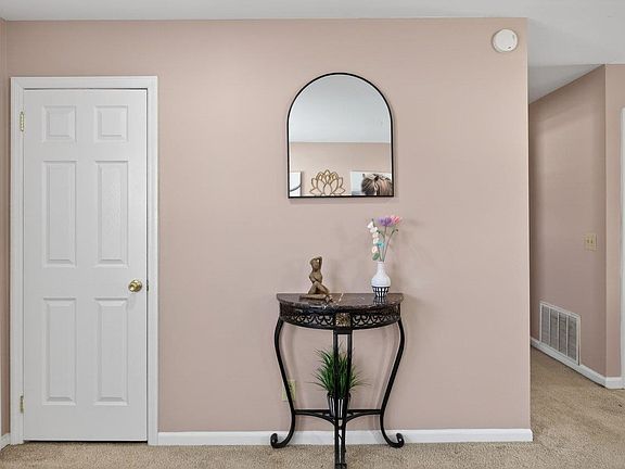 5th image of 1424 Southampton Ct