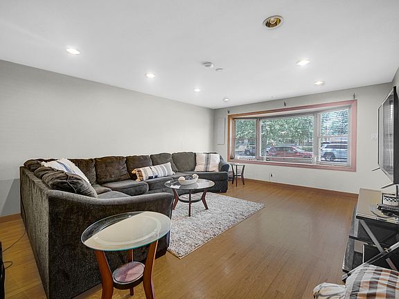 5th image of 14344 Dorchester Ave