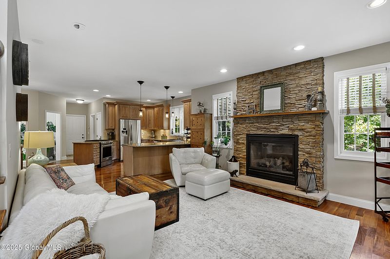 5th image of 5 Sanders Road