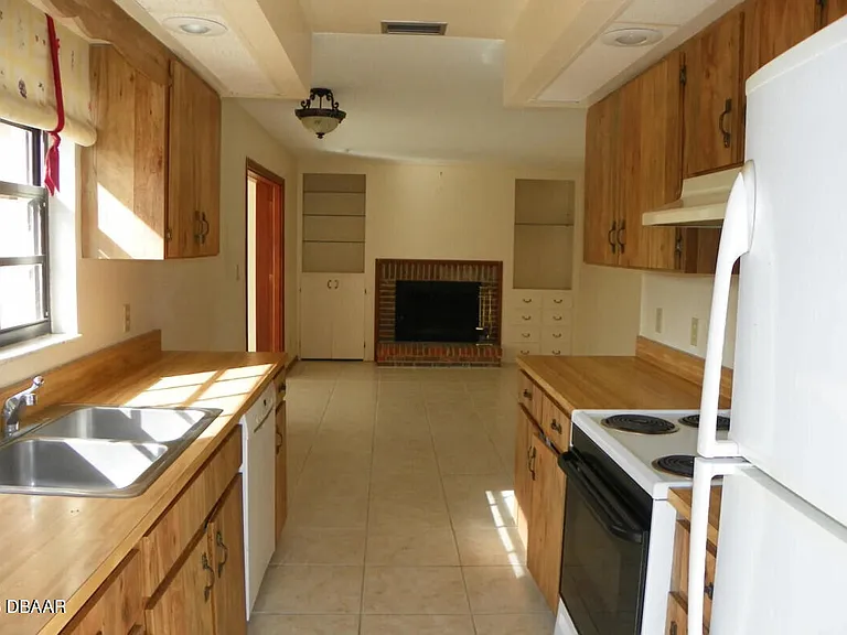 2045 Taylor Rd — Photo 5