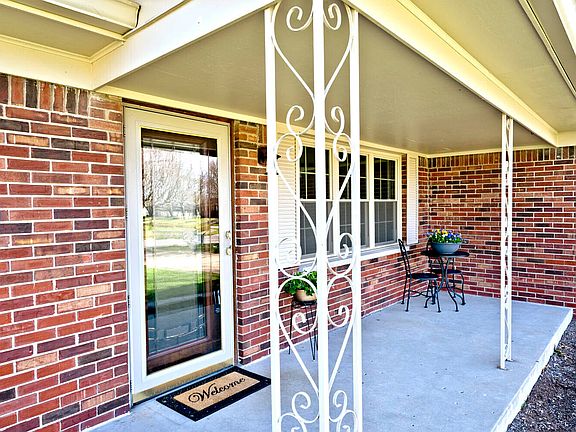 4th image of 7423 Shamrock Dr
