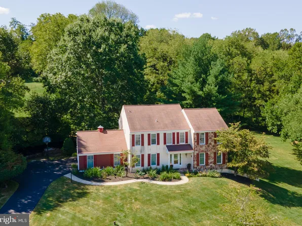 69 Dickson Dr, Malvern, PA 19355