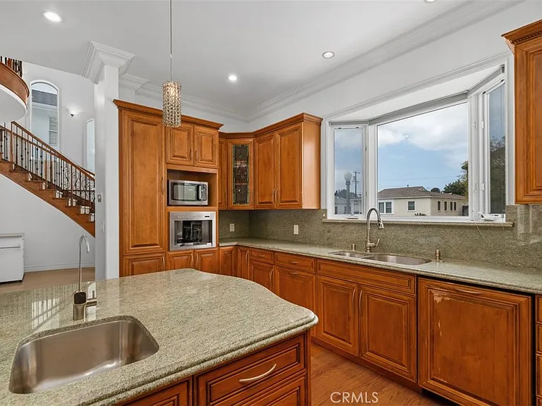 7822 Truxton Ave — Photo 16