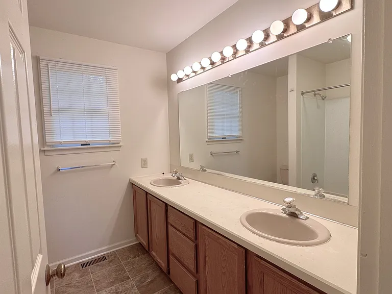 126 South Court St — Photo 13
