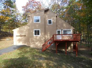 110 Wren Ln, Bushkill, PA 18324