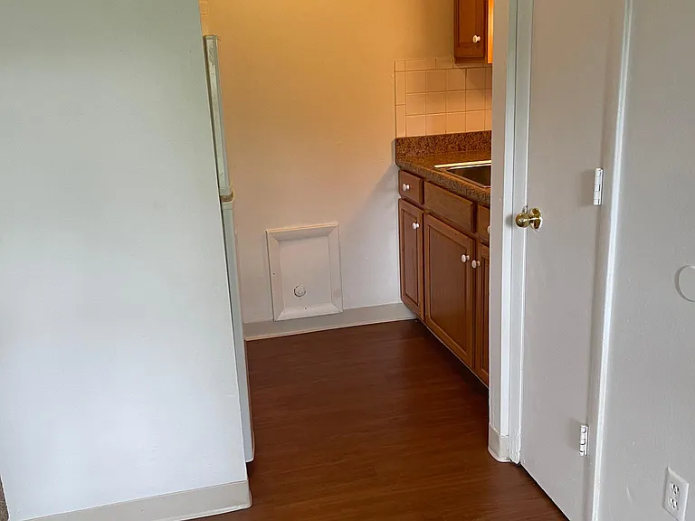 476 E Columbus St — Photo 14