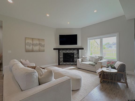 4th image of 1010 Townsend Ln