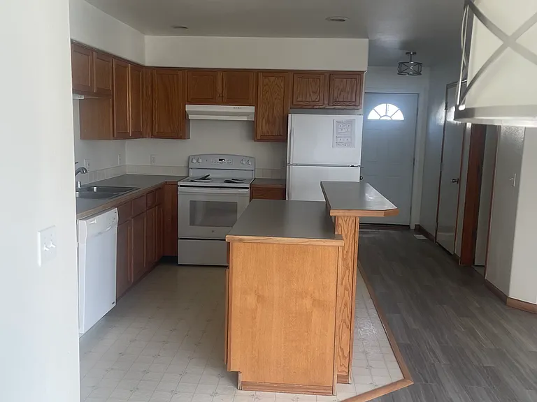 1420 S Skyline Dr — Photo 6