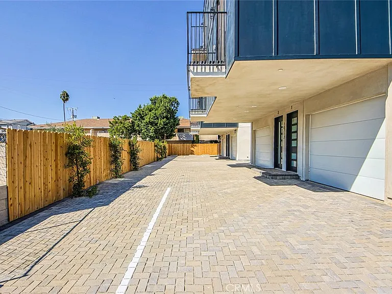 10719 Addison St — Photo 18