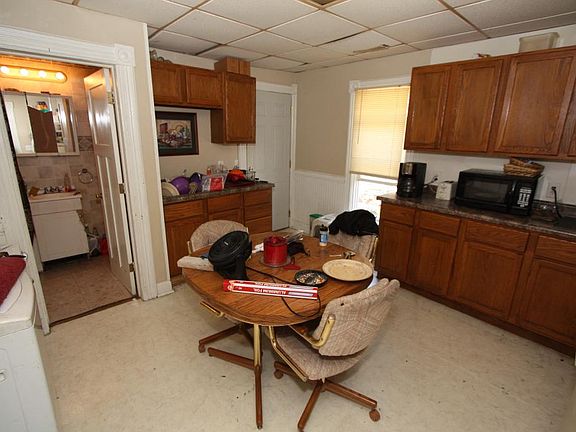 2nd image of 105 Jessamine Ave W