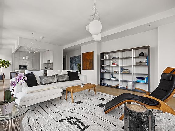 5th image of 15 W 61st St #22A