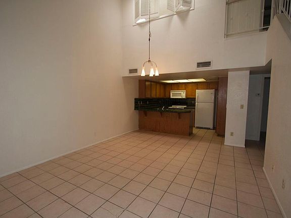 5th image of 609 E Mesquite Cir