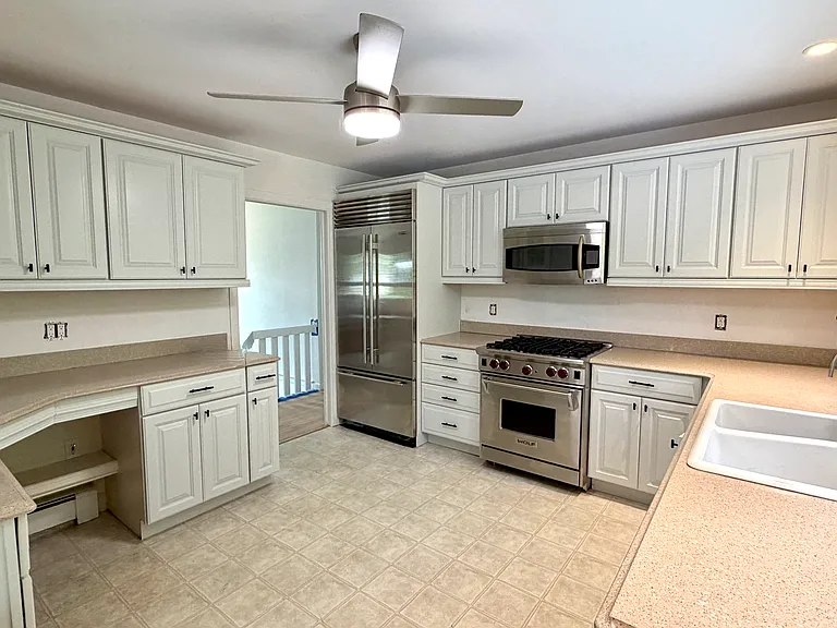 19 Peconic Ave — Photo 2