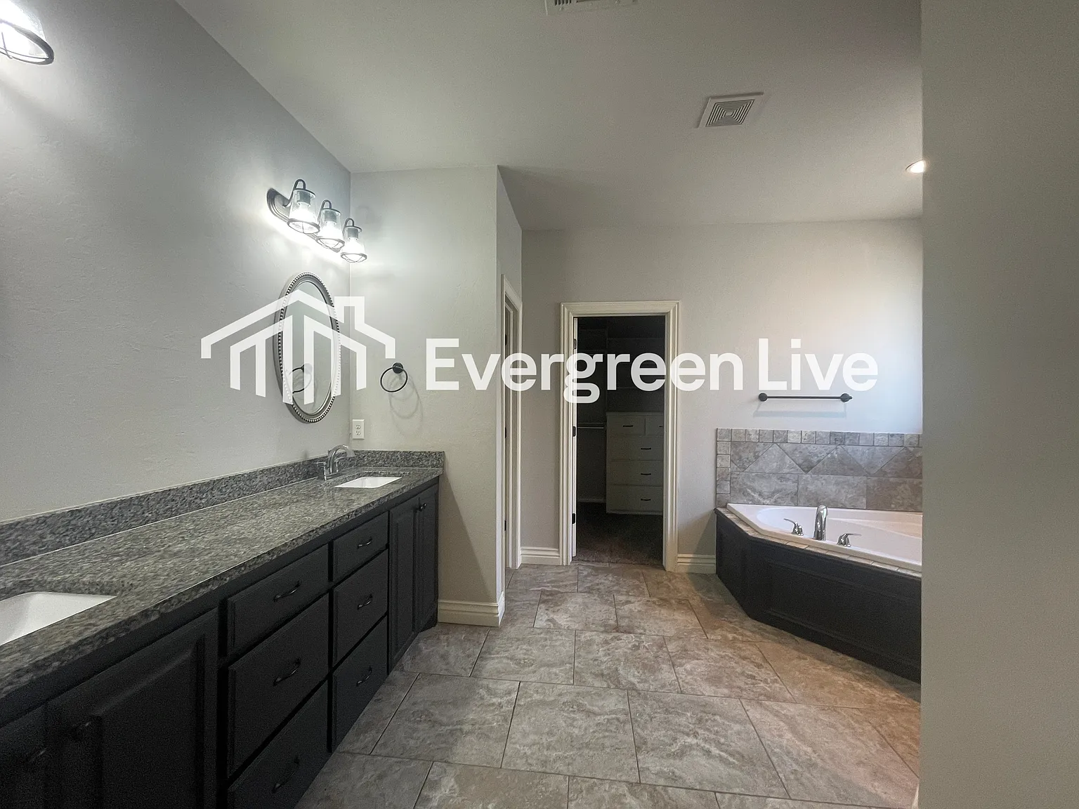 5 bed, 2.0 bath, 2150 sqft, $1,945 — Photo 4