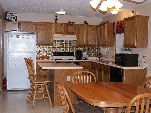 3rd image of 6951 Rotterdam Ct