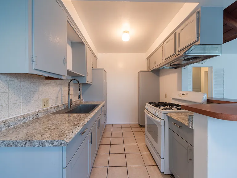 1303 Lyndon St — Photo 7