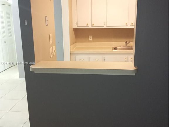 5th image of 390 Windsor Q #390