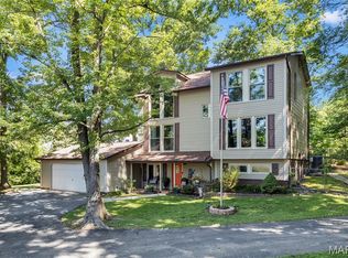 11 Hickory Hollow Ln, Fenton, MO 63026