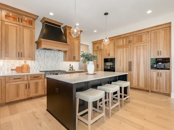 12021 S Stallion Dr, Plainfield, IL 60585