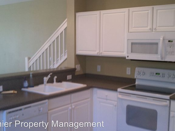 3rd image of 1006 Albany Ct #210