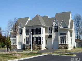 6 Grand Canyon Ct, Bohemia, NY 11716