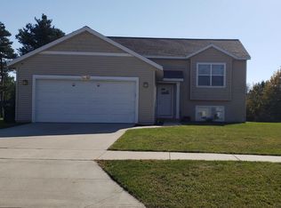 415 White Pine Ct, Belding, MI 48809