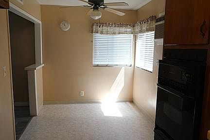 3rd image of 5423 Encinita Ave