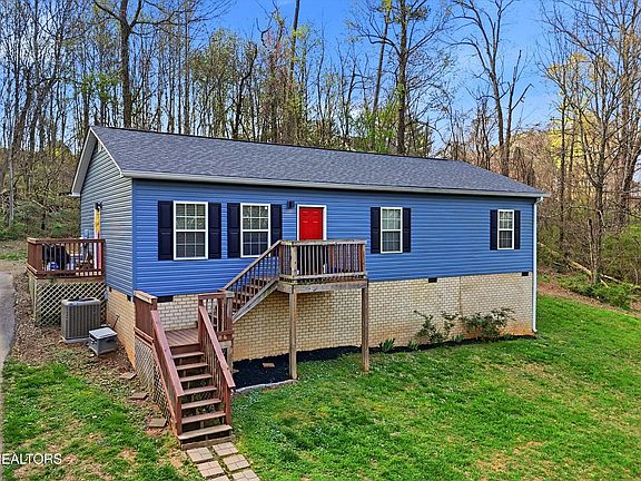 3rd image of 733 Dogwood Dr
