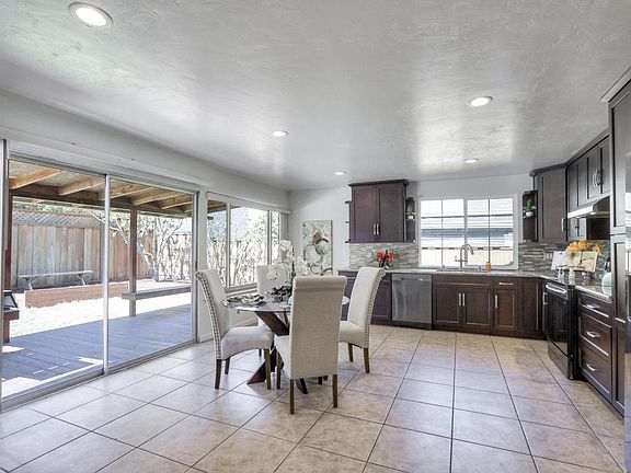 3rd image of 359 Sunpark Ln