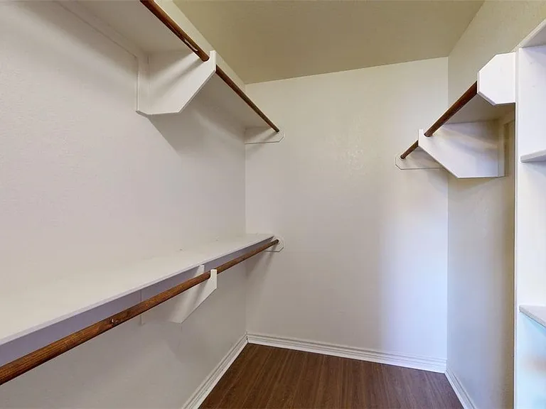 3007 Towers Pkwy — Photo 17