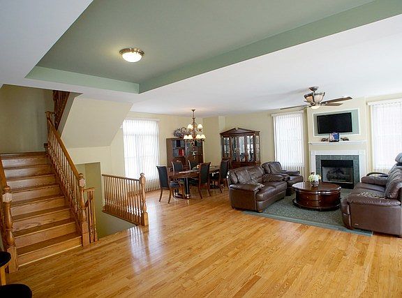 5th image of 1853 Admiral Ct #98