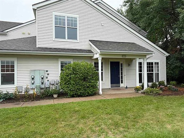 2 bed, 1113 sqft, $1,600 — Photo 2