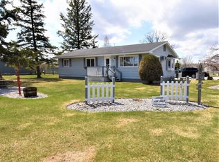 401 Dale Ave SW, Warroad, MN 56763