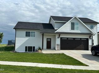 2017 Granite Rd, Watford City, ND 58854