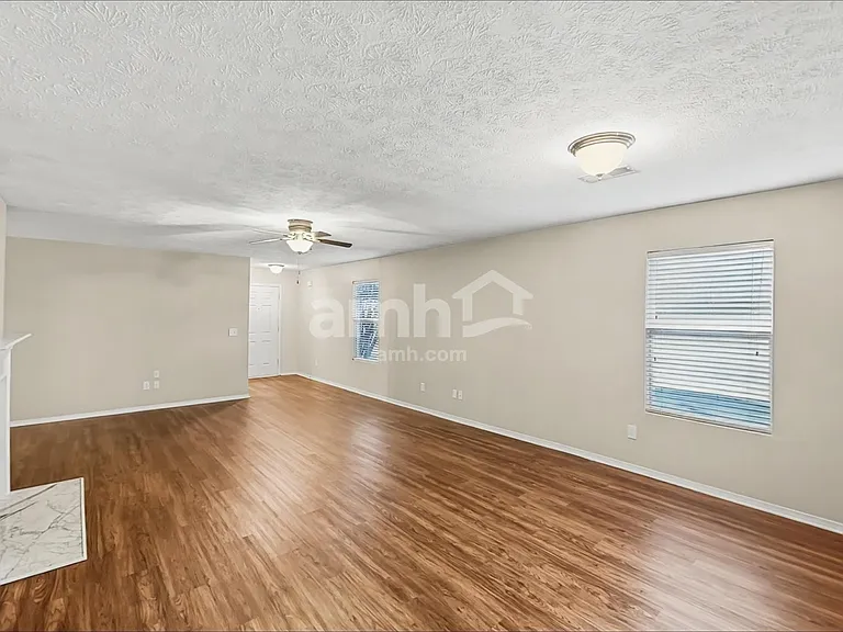 2649 Sutherland Dr — Photo 7