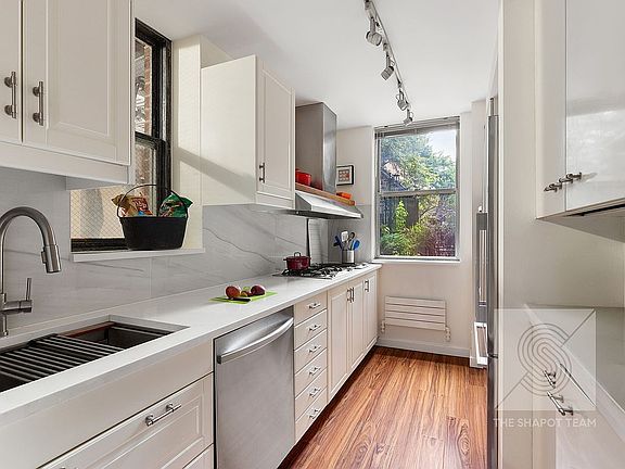 5th image of 12 Beekman Pl #1CD
