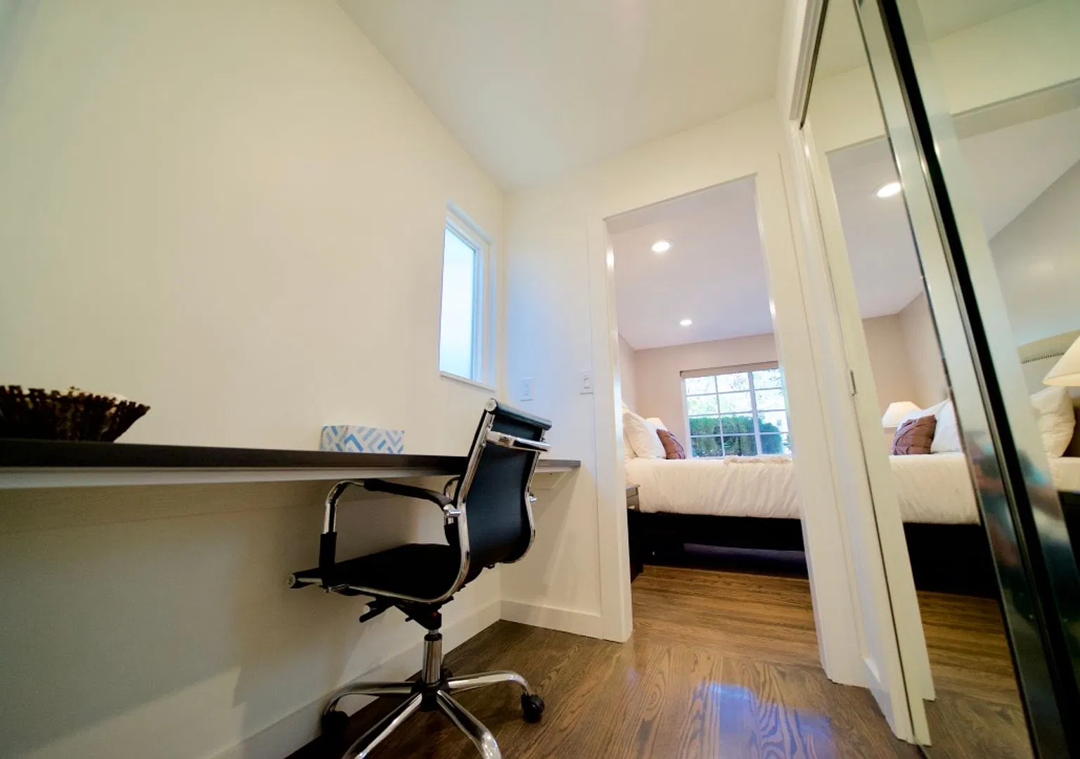 675 University Dr — Photo 3