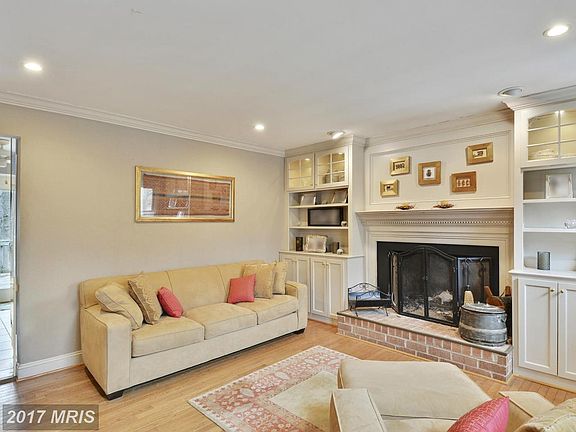 3rd image of 2500 Campbell Pl