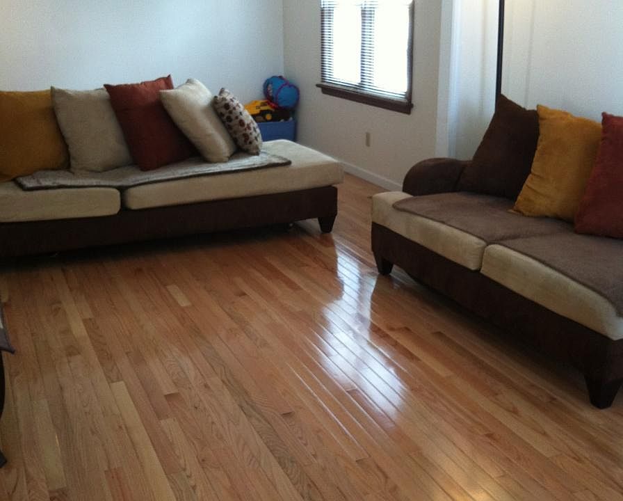 1st image of 220 Raymond Dr