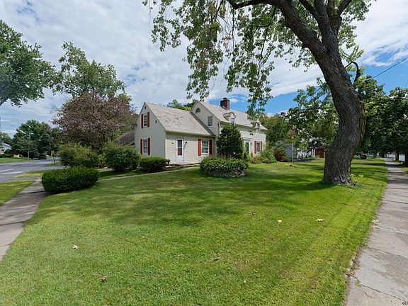 2nd image of 581 Glen St