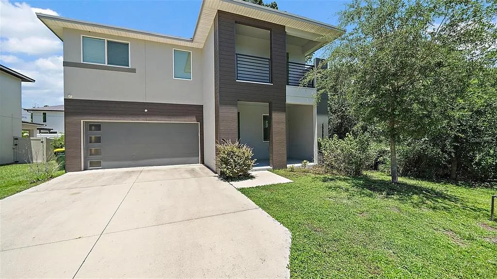 4 bed, 2.5 bath, 2496 sqft, $6,900 — Photo 1